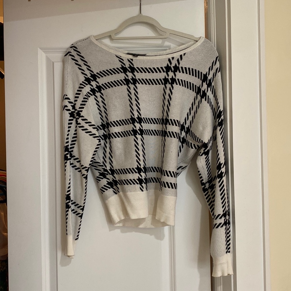 Black and white patterned sweater shirt